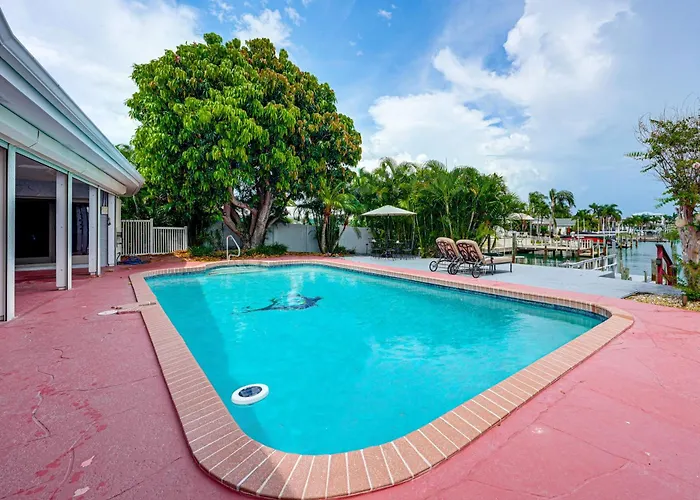 Bring Your Boat! Waterfront Clearwater Gem W/ Pool Clearwater Beach