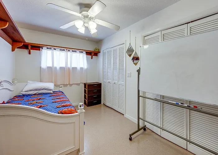 Bring Your Boat! Waterfront Clearwater Gem W/ Pool Holiday home