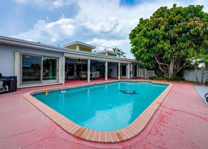 Bring Your Boat! Waterfront Clearwater Gem W/ Pool
