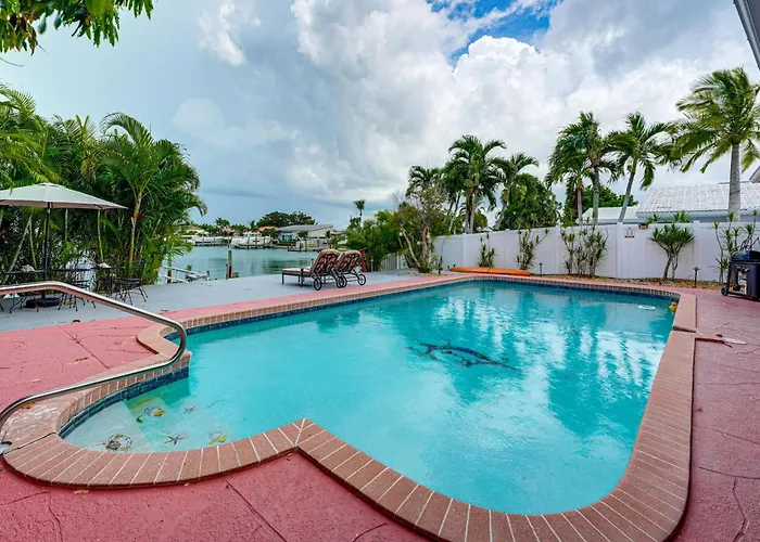 Bring Your Boat! Waterfront Clearwater Gem W/ Pool Holiday home Clearwater Beach