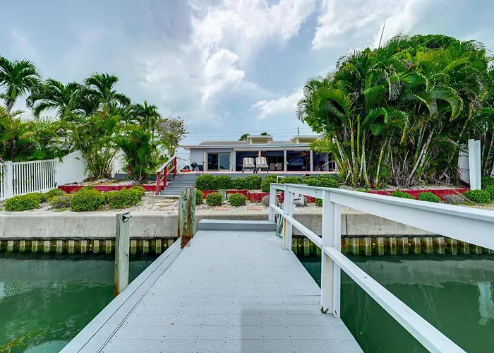 Bring Your Boat! Waterfront Clearwater Gem W/ Pool Holiday home